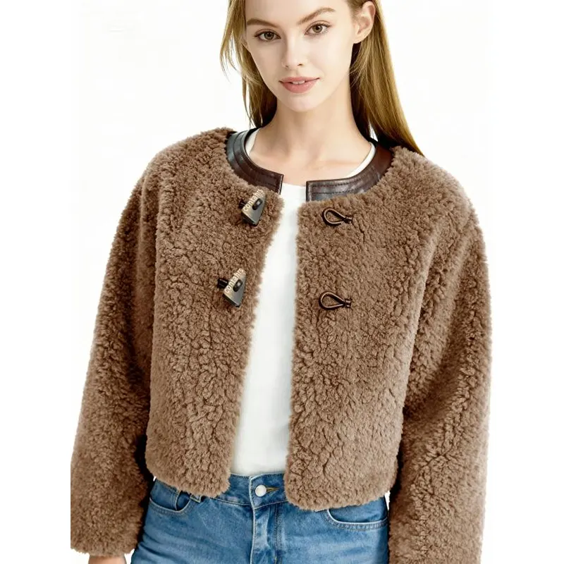Chaqueta sherpa con bolsillo y botones alternantes con cuello redondo y bloques de color